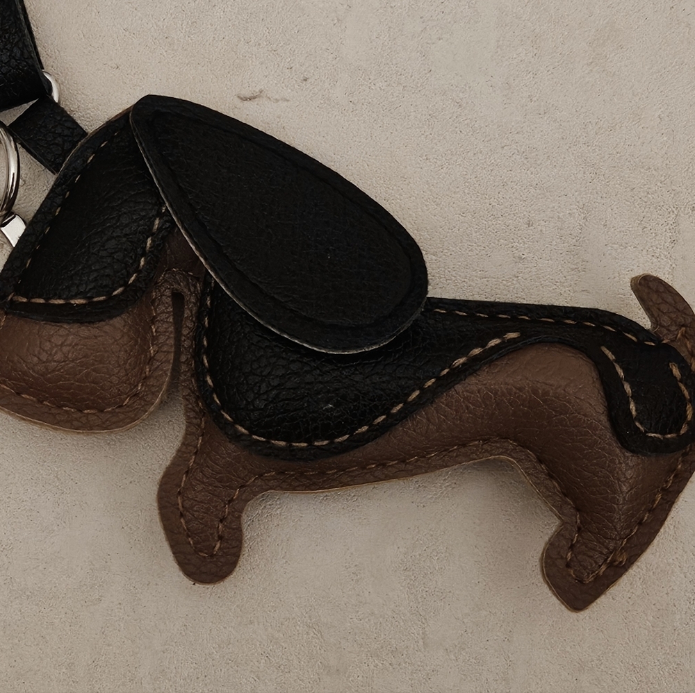NWOT Steve Madden Genuin Leather Dachshund Purse Charm Keychain Black Tan - Picture 2 of 14